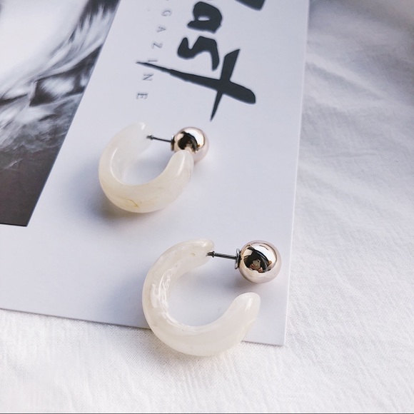 20mm Small Tortoise Hoop Earrings (Green & White) - Picture 5 of 6